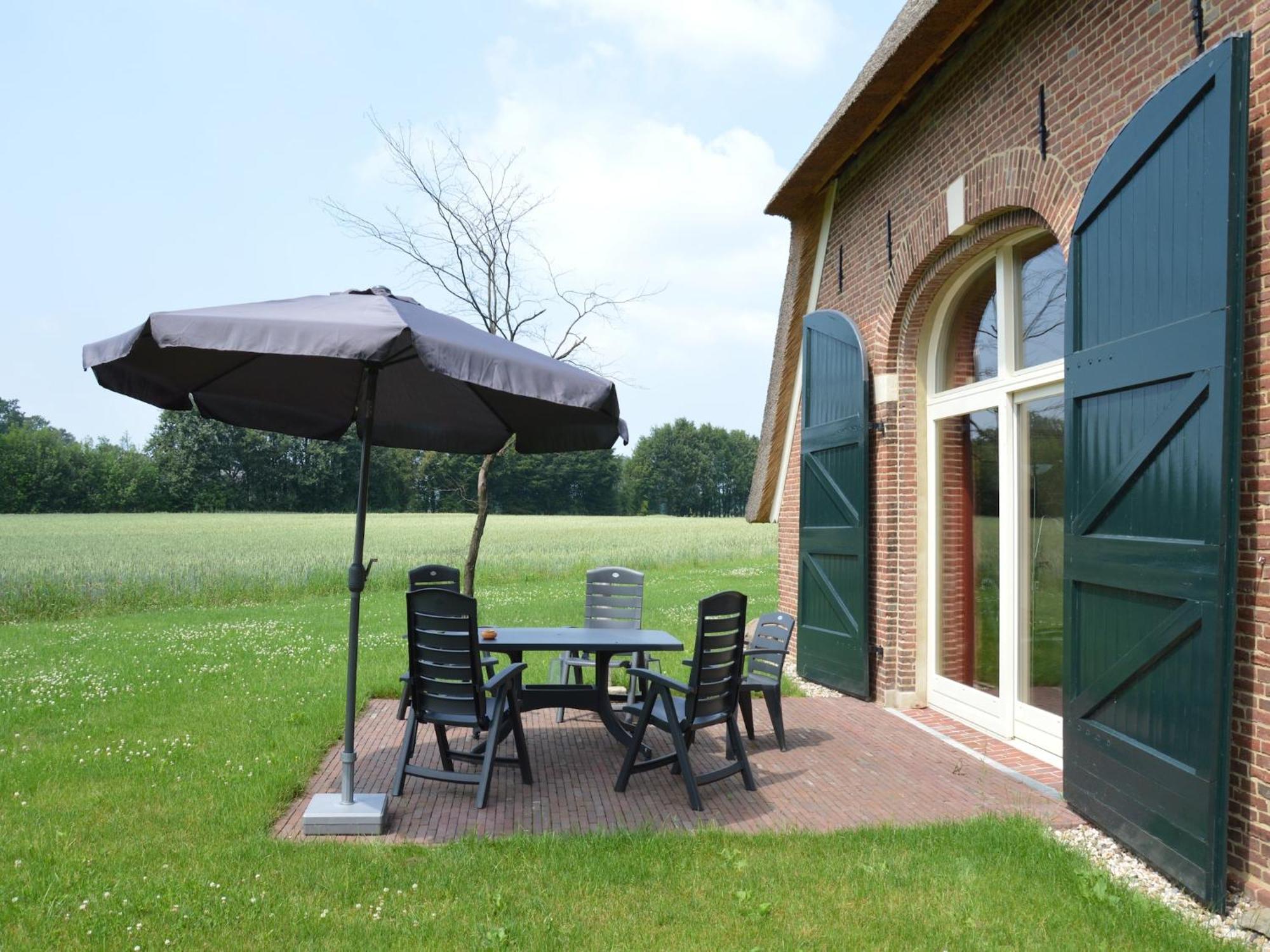 Quaint In With Meadow View *